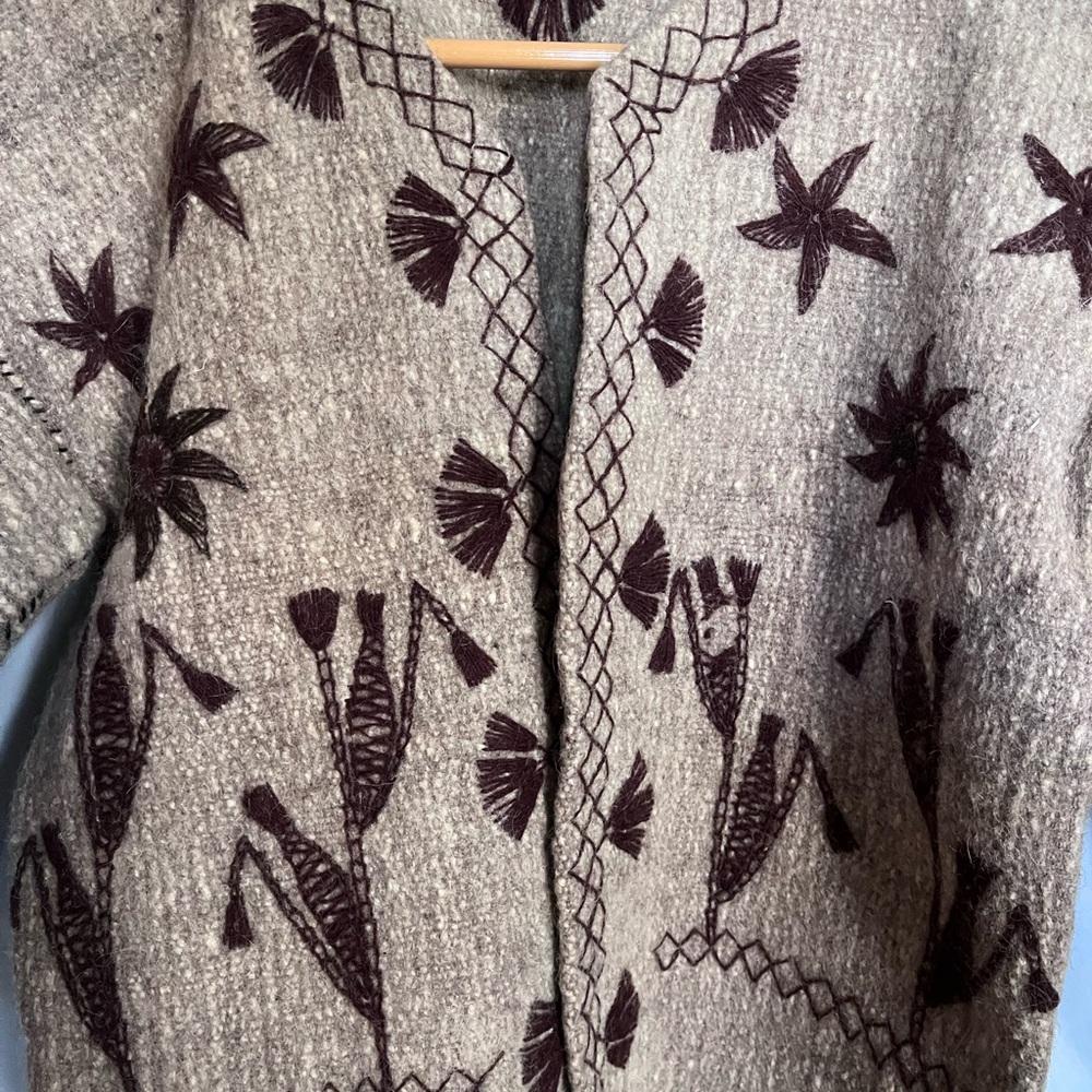 BEAUTIFUL NEW Peruvian HANDMAID ALPACA WOOL SWEATER (Cardigan).